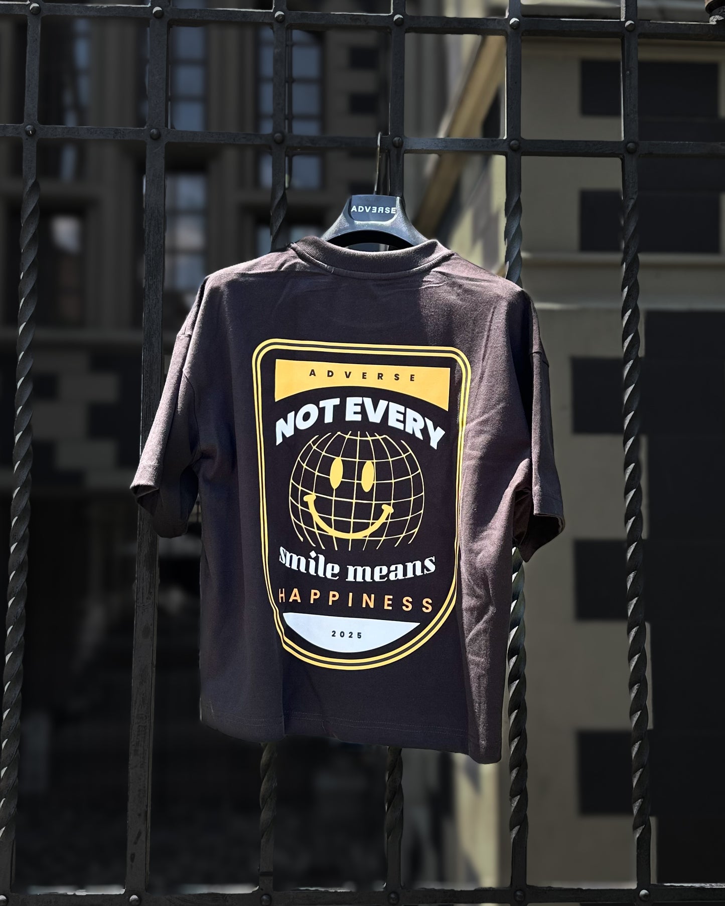 Camiseta Not Every Smile Means Happiness