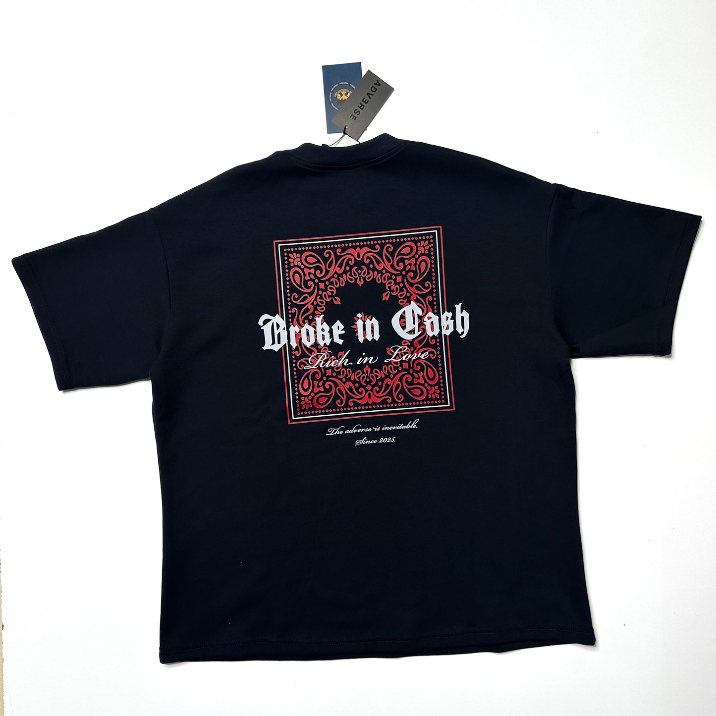 Camiseta Broke in Cash, Rich in Love