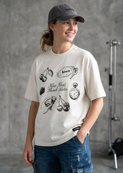 Camiseta Kiss First, Think Later